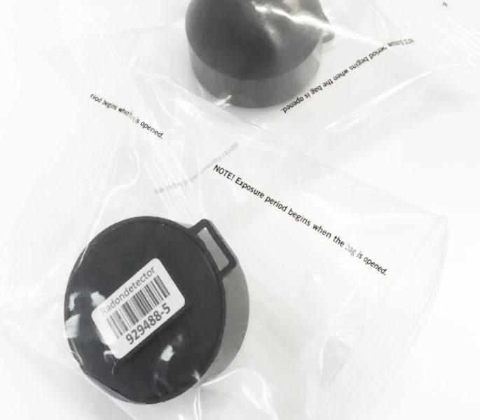 Radondosor med plastfilm