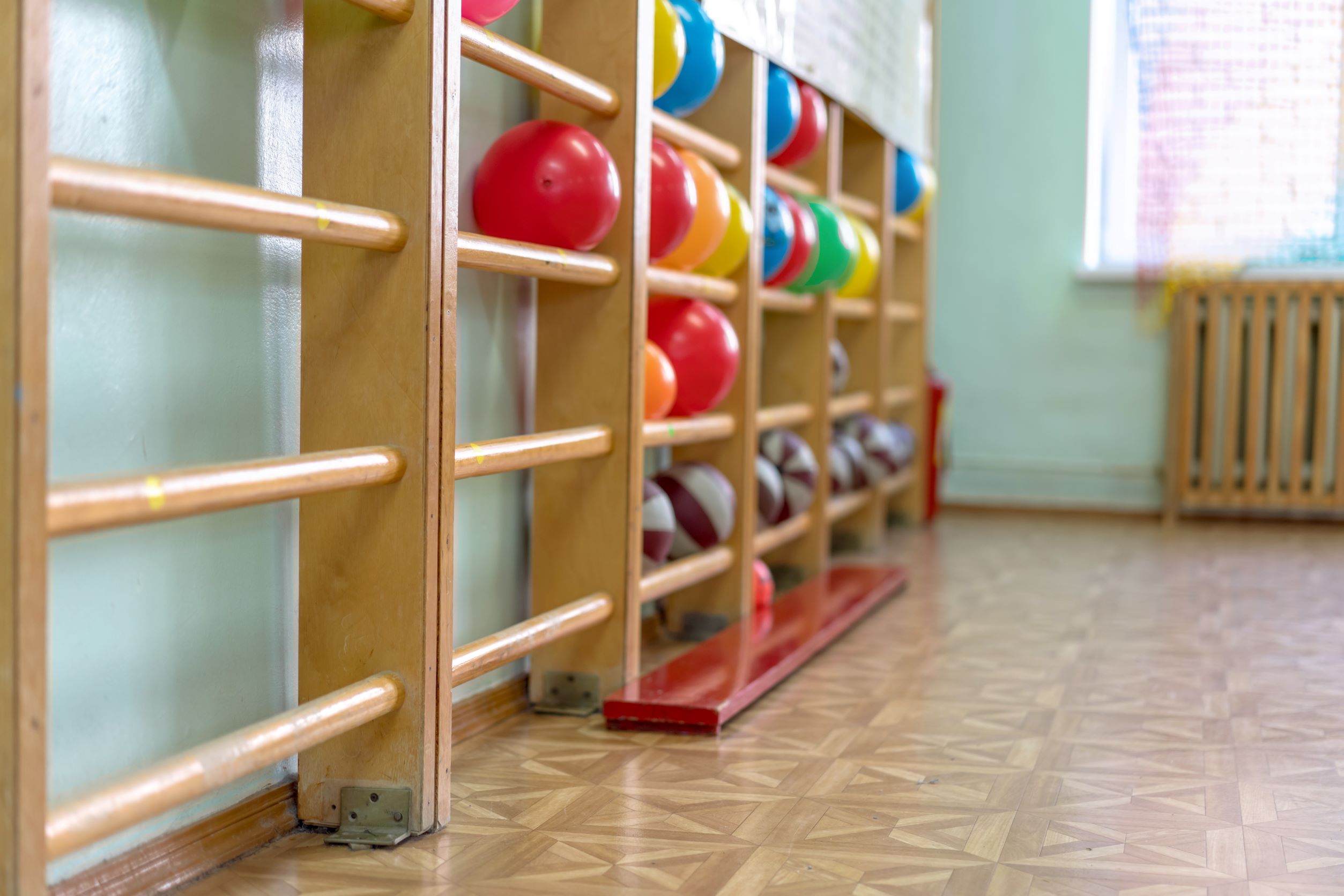 Strålsäkerhetsmyndigheten och kommunerna behöver samarbeta om radonmätning i skolor